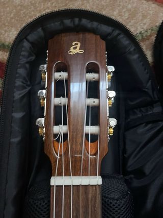 Guitarra Clásica con Funda Negra