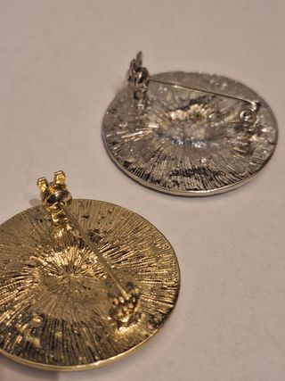 2 Broches estilo moneda antigua vintage joyas