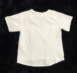 Camiseta blanca con corazón dorado metalizado