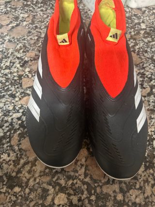 Botas de fútbol Adidas Predator 
Talla 44 
