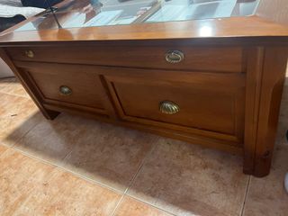 Mesa de centro de madera y cristal