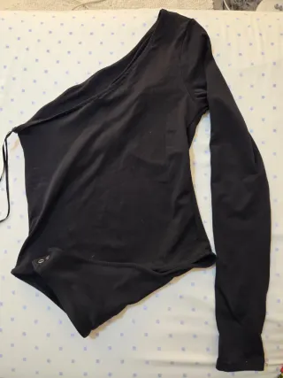 Body Bershka negro talla S descosido