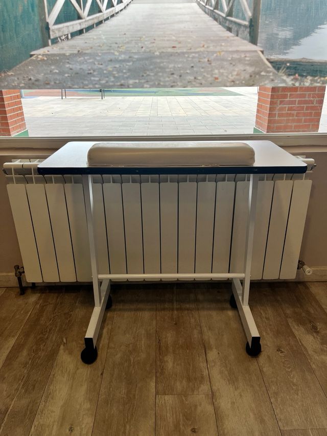 Tavolo per manicure con ruote