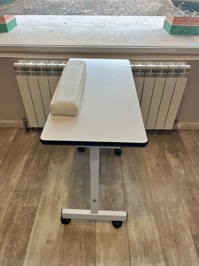 Tavolo per manicure con ruote