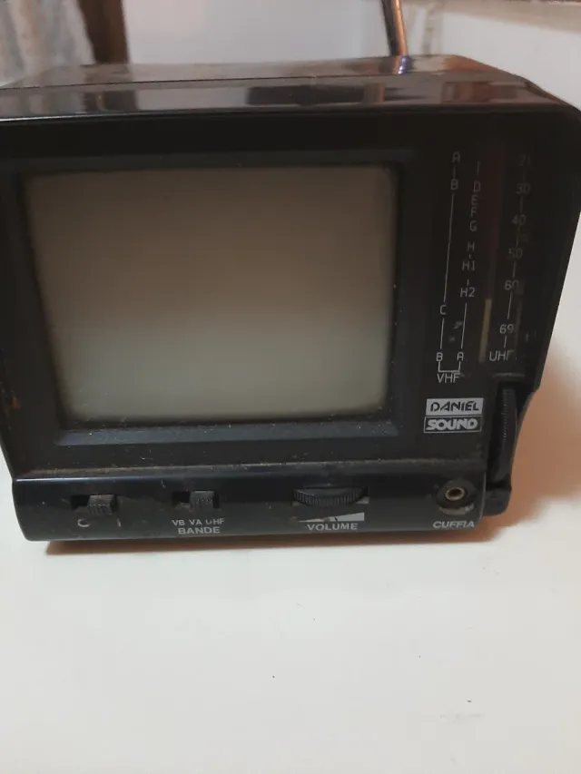TV Portatile Daniel Sound Nera