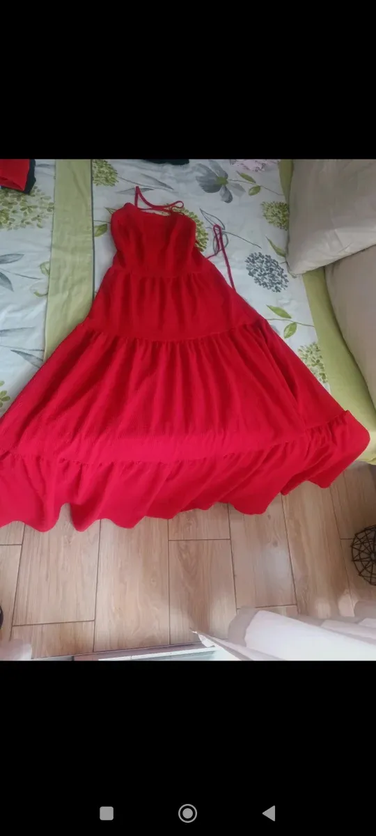 Vestido largo rojo con volantes
