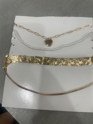 Conjunto de collares dorados