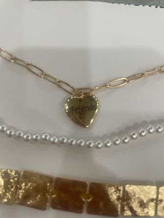 Conjunto de collares dorados
