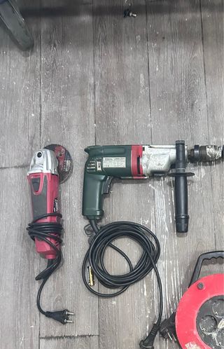 Taladro percutor y radial