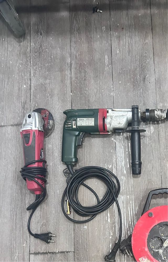 Taladro percutor y radial