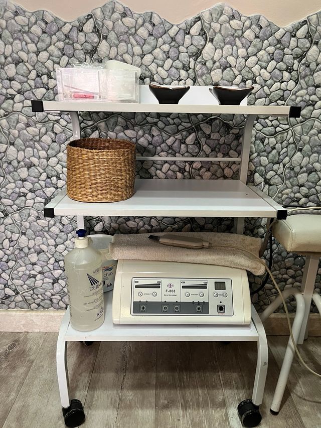 Carrello ausiliario estetico con 3 ripiani