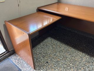 Mesa de despacho de madera