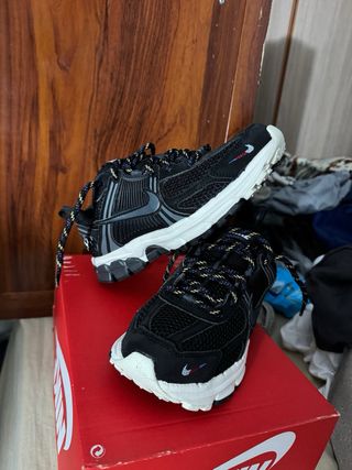 Nike Vomero 5 Talla 37.5