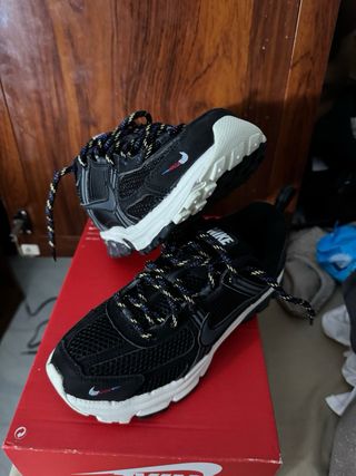 Nike Vomero 5 Talla 37.5