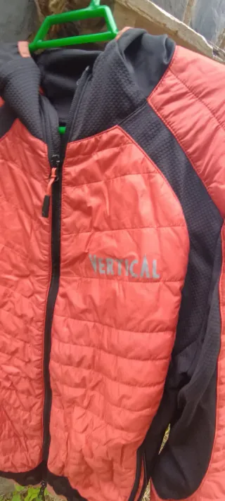 Chaqueta técnica Vertical naranja y negra