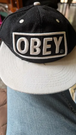 Gorra OBEY Negra y Blanca Talla Única