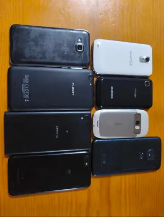 Lotto 8 telefoni cellulari Huawei, Samsung, Sony per ricambi