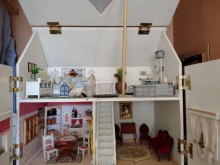 Casa de muñecas estilo victoriano