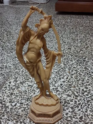Figura fantasma oriental marfil
