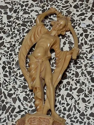 Figura fantasma oriental marfil