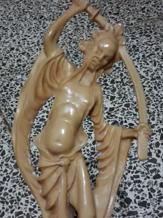 Figura fantasma oriental marfil