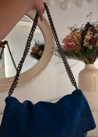 Bolso Zara ante azul para colgar