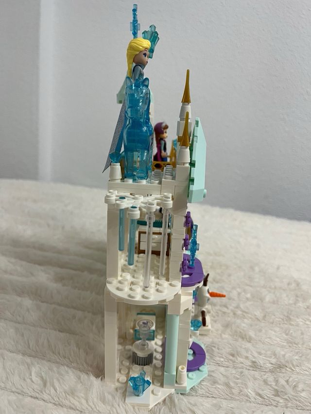 Castillo LEGO Frozen con figuras. Se vende montado