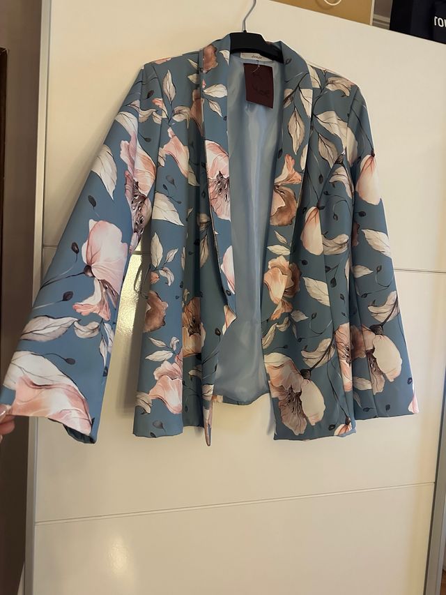 Blazer floral azul y rosa