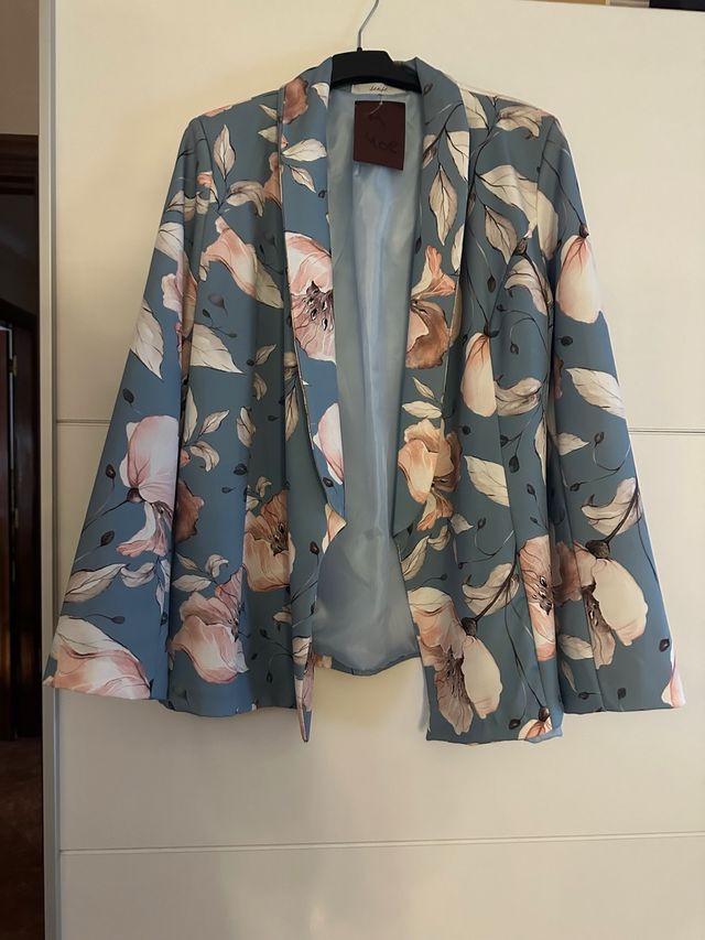 Blazer floral azul y rosa
