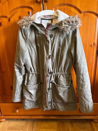 Chaqueta de invierno verde con capucha