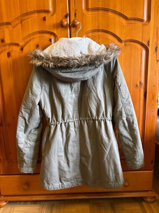 Chaqueta de invierno verde con capucha