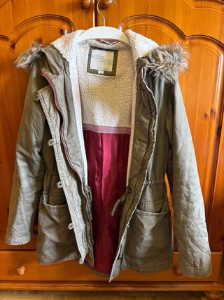 Chaqueta de invierno verde con capucha