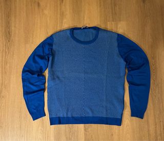 Maglioncino blu con trama a righe