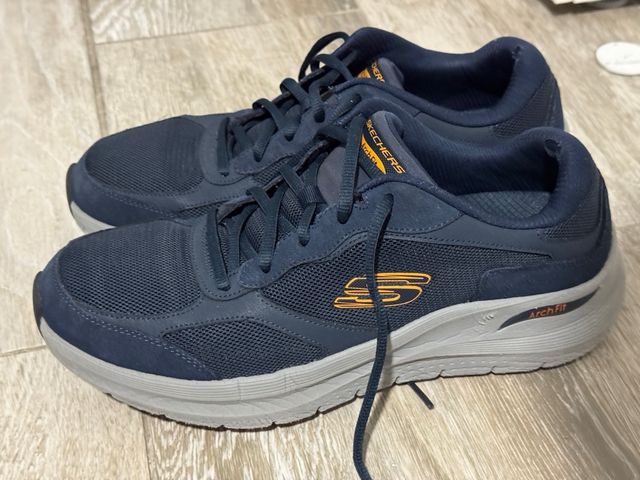 Zapatillas Skechers Arch Fit Azul Marino y Gris