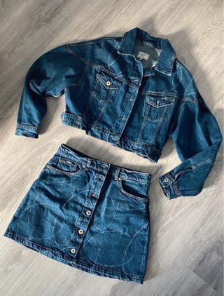 Pepe Jeans chaqueta y falda