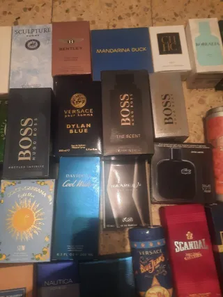 Quasi 50 bottiglie VUOTE di colonia di marca