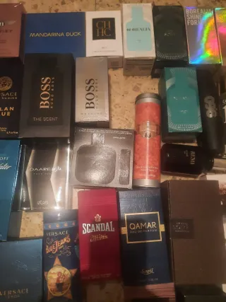 Quasi 50 bottiglie VUOTE di colonia di marca