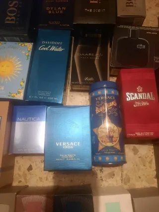 Quasi 50 bottiglie VUOTE di colonia di marca