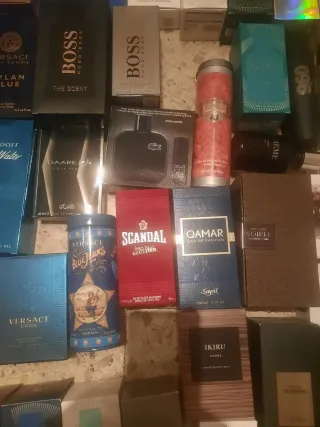 Quasi 50 bottiglie VUOTE di colonia di marca