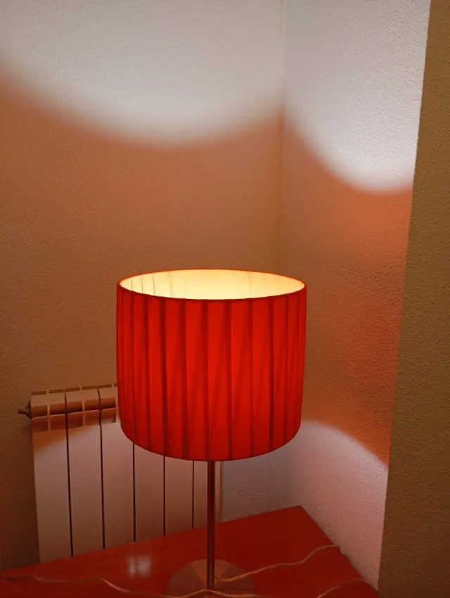 #Lámpara de tela roja con sensor táctil