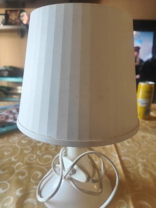 Lámpara de mesa blanca