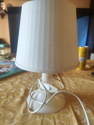 Lámpara de mesa blanca