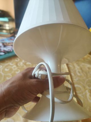 Lámpara de mesa blanca