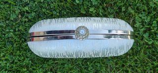 Bolso de mano tipo bombonera plateado