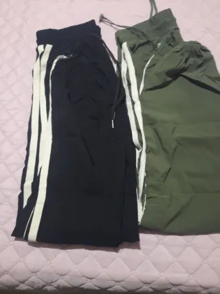 Pantalón deportivo negro y verde sin usar