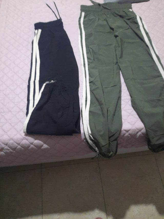 Pantalón deportivo negro y verde sin usar