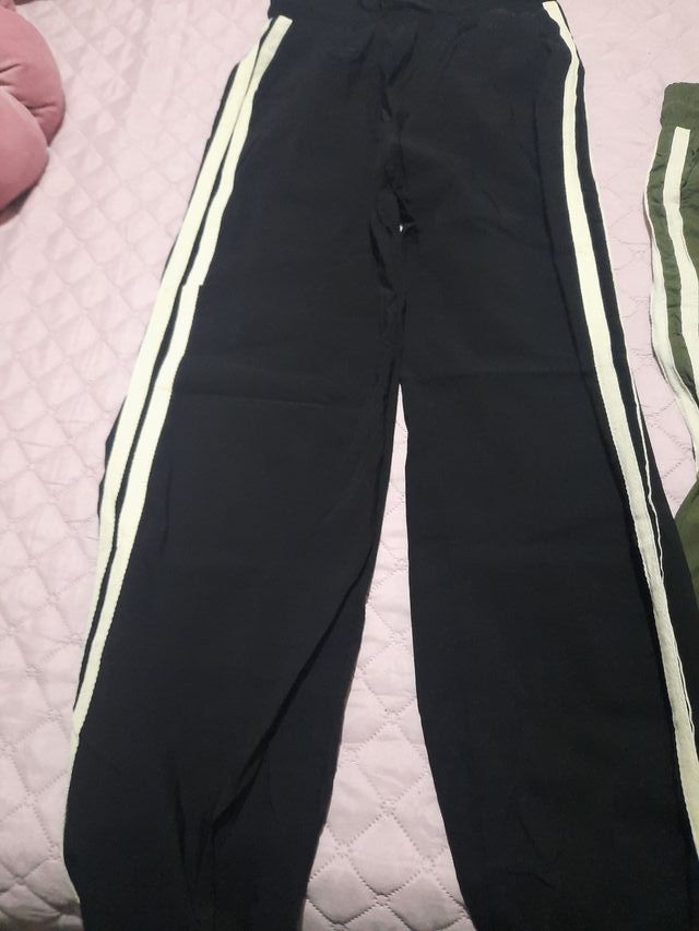 Pantalón deportivo negro y verde sin usar