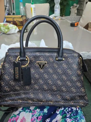 Bolso Guess Marrón y Negro Original