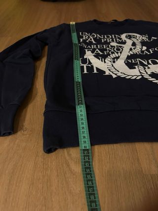 Felpa blu con stampa ancora