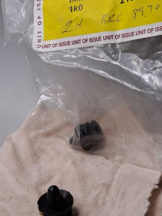 2 Clips Tapicería Puerta Rover SD1 BRC8990